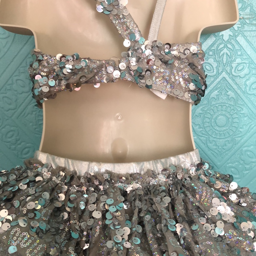 Stunning girls 2 piece dance costume - Picture 3 of 4